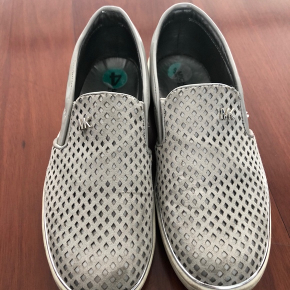 MICHAEL KORS sneakers size 4 - Picture 7 of 8
